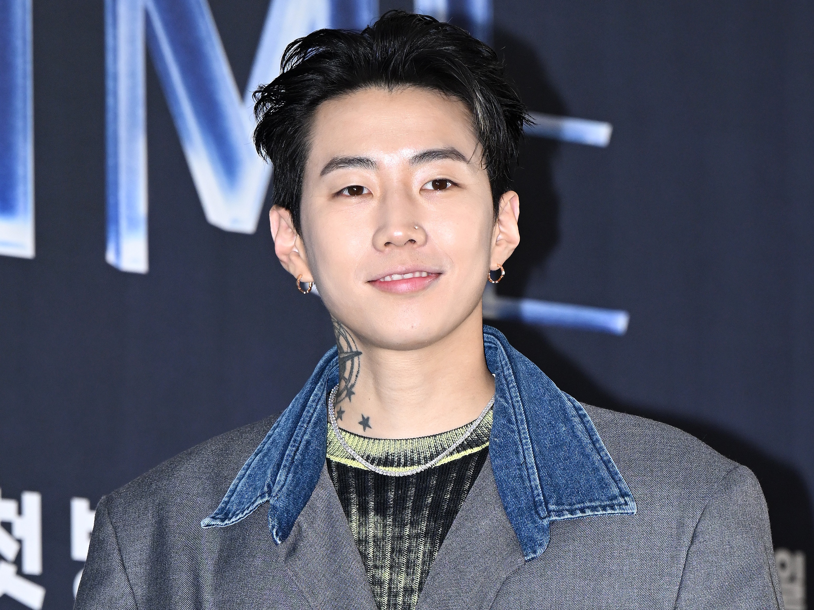 2PMが15周年を迎えたなか…元メンバーのジェボム、生配信で15曲歌うプチコンサート