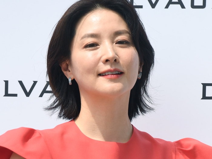 『チャングム』女優イ・ヨンエ、韓国キム・ゴンヒ大統領夫人と深い“親交”が？疑惑について立場表明
