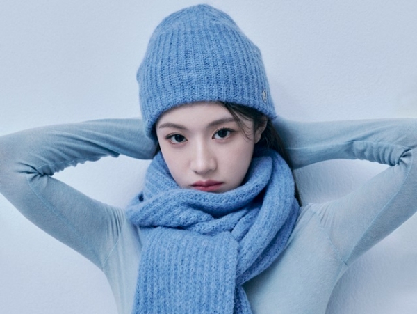 女子高校生役も違和感ゼロ！“再旬”女優コ・ユンジョン、ラブリーなコートスタイルで冬の妖精に変身【PHOTO】
