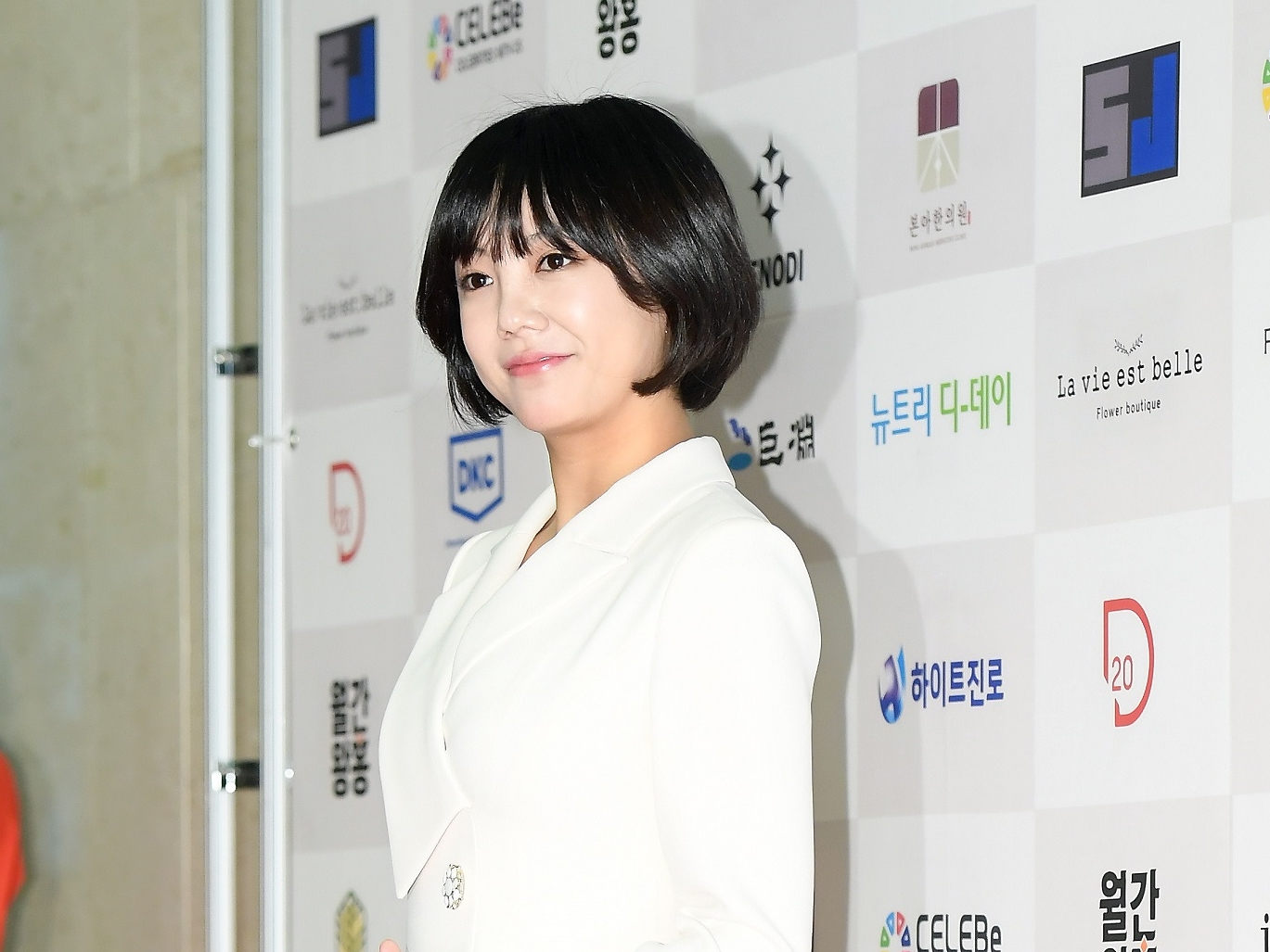 「女神が帰ってきた」“鼻が崩れた”韓国女優、手術後のドアップ写真で復活した美貌を証明【PHOTO】