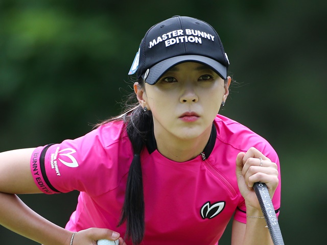 韓国女子ゴルファー、膝上20cmミニスカウェア姿が大反響「スタイル抜群」「なんて美しいんだ！」【PHOTO】
