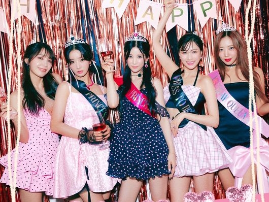5人中4人が所属事務所を離れたが…「来年」も“完全体”活動を予告したApink、ファン歓喜
