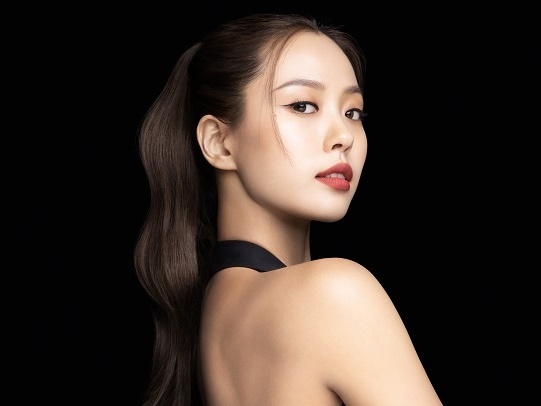 韓国の次世代スター女優コ・ミンシがメイクアップブランドのモデルに！人々を魅了する“輝く美貌”
