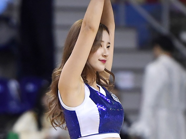 韓国プロ野球の人気チアガール、“美脚スラリ”なショートパンツ姿に反響！「いつも綺麗ですね」【PHOTO】