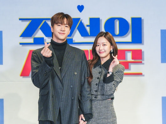 新しい“K-POPアイドル夫婦”が誕生する…来年5月に結婚式、バラエティ番組でも公開予定