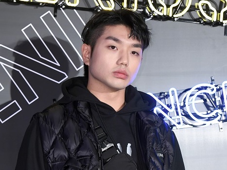 強盗犯の銃撃で父親が死亡…韓国歌手が葬儀で歌を捧げる「冥福を祈っていただけるとありがたい」