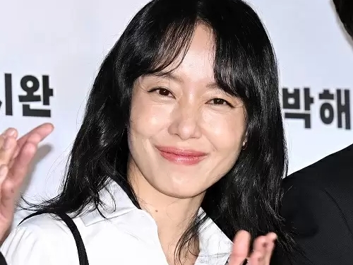 『イルタ・スキャンダル』女優チョン・ドヨン、海外映画祭で破格の“タキシード姿”を披露！