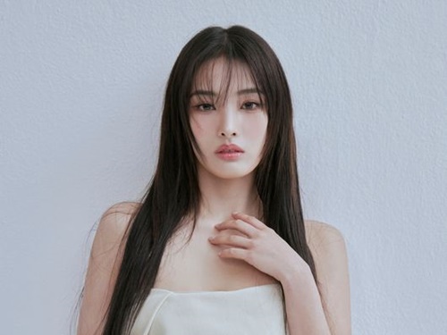 1年も経たない内にNMIXXから脱退したジニ、新事務所との専属契約を発表