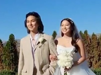 “兵役中”のWINNERソン・ミノが妹の結婚式に出席…昨年この世を去った父の代わりにバージンロードへ