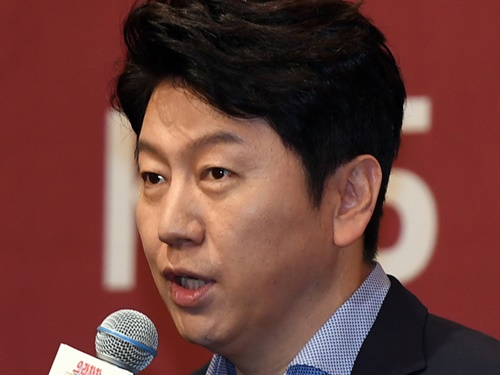 韓国俳優（53）がサッカー英12部「チェルシー・ローヴァーズ」のオーナー辞任…今後は韓国人会長が兼任