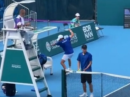 【画像】ラケットを粉々に破壊して“握手拒否”…韓国テニス選手、格下タイ選手に敗北後の愚行が注目集める