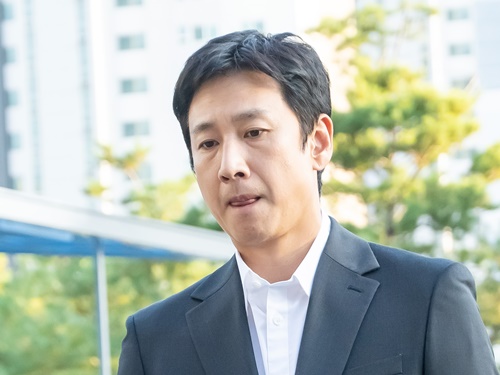イ・ソンギュンの麻薬疑惑で大学教授が警鐘、“道徳性”を強調「K-コンテンツのイメージ失墜」【全文】