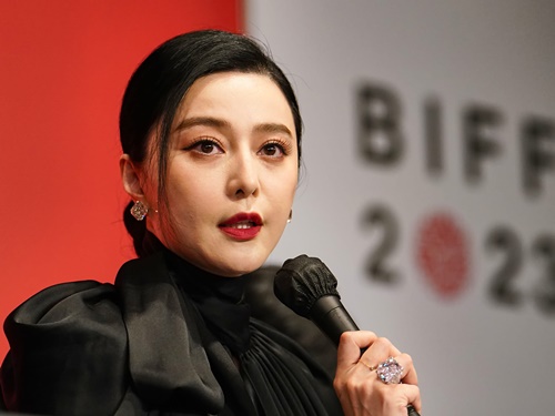 巨額脱税に失踪説…中国女優ファン・ビンビンが釜山国際映画祭に登場、何を語ったのか