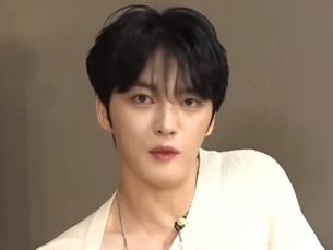 ジェジュン「君のために脱いだ」、肌丸出しで“がっつりタトゥー”を披露したワケ【画像】