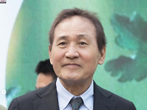 パク・ソジュンの“師”も演じた韓国映画界の重鎮（71）が功労賞を受賞、血液がん闘病中の近況公開