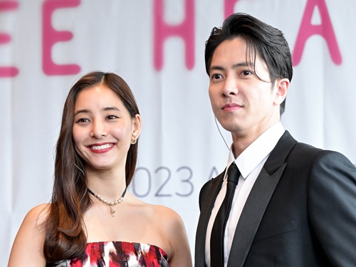 【写真】山下智久と新木優子が訪韓、2人でハートポーズも！『SEE HEAR LOVE』記者懇談会に出席