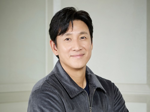 “超大物”だけに影響も甚大か…『パラサイト』俳優の違法薬物疑惑、公開控える出演作の対応は？