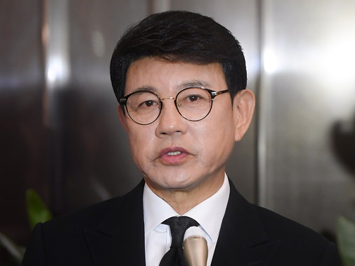 「走行中に突然、200km/hまで…」韓国歌手の妻が運転中に商店街に突進、欠陥による急発進か