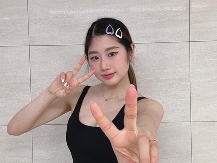【写真】「服着て」韓国の18歳女子フィギュア選手がヘルシーな肌見せ…ファンから「可愛い」の声