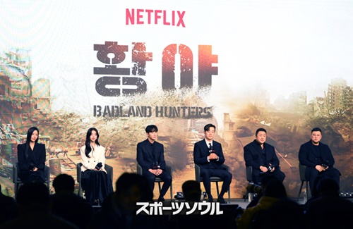 『バッドランド・ハンターズ』出演陣