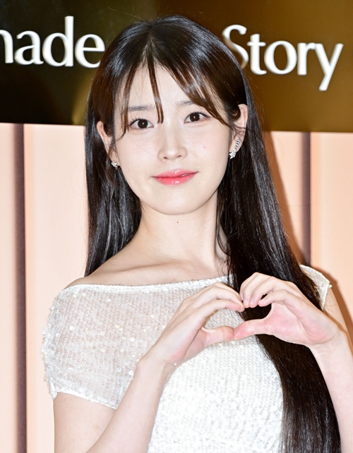 IU