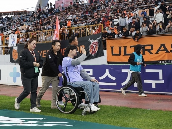飲酒運転被害で下半身麻痺→現役引退。25歳韓国サッカー選手の悲運「加害者の謝罪が一言もなく…」