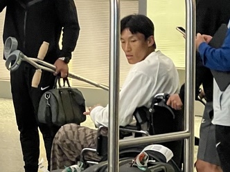 靭帯断裂で離脱のキム・スンギュ、韓国代表と惜別「ソン・フンミンが最後まで車いすを…」【アジア杯】