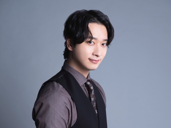 2PM・チャンソン、日本初主演ドラマ『純喫茶イニョン』でイケメンマスターに変身！