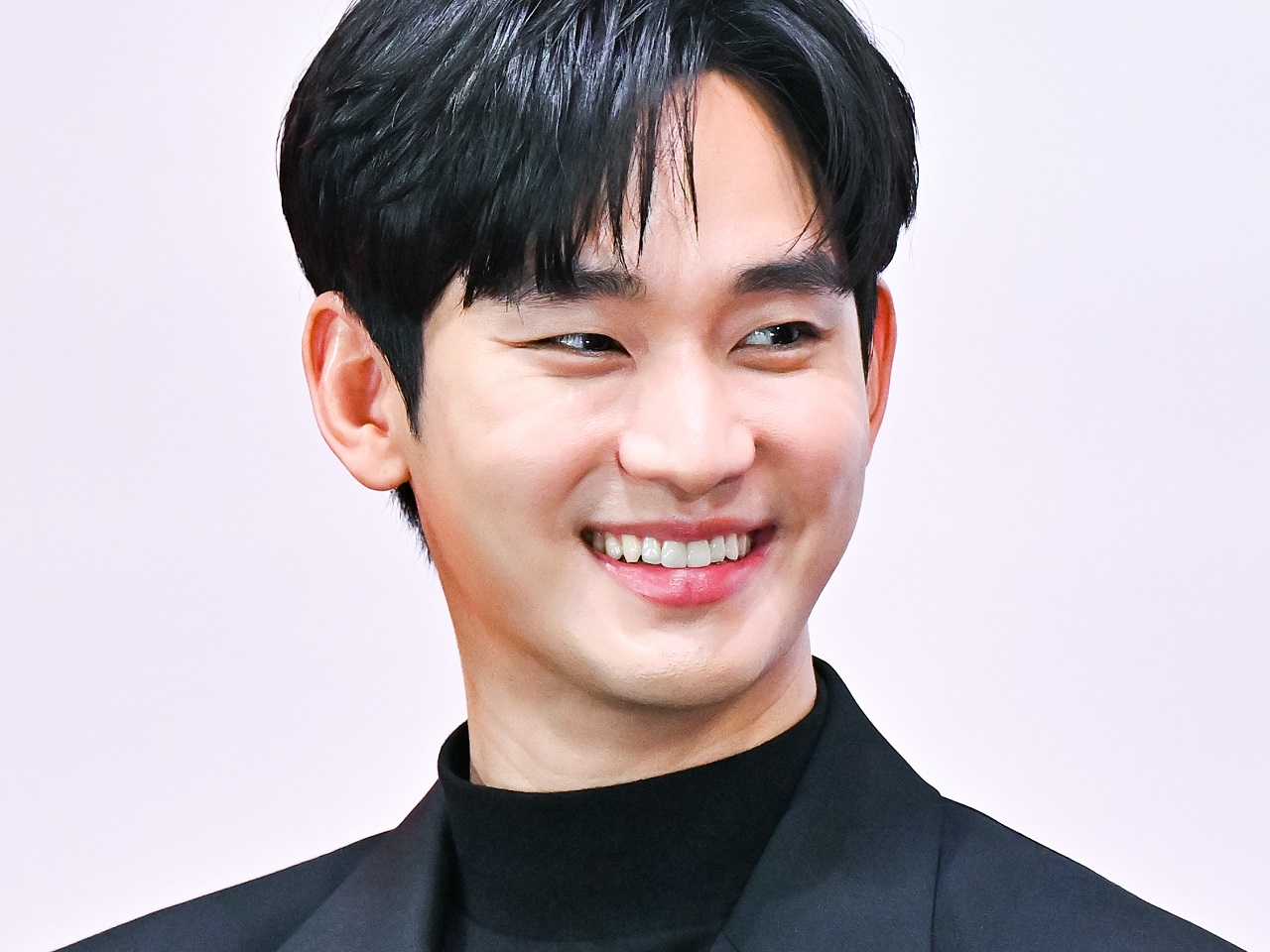 主演ドラマが大ヒット中の俳優キム・スヒョン、出演料が「1話あたり8000万円」と報じられ議論に