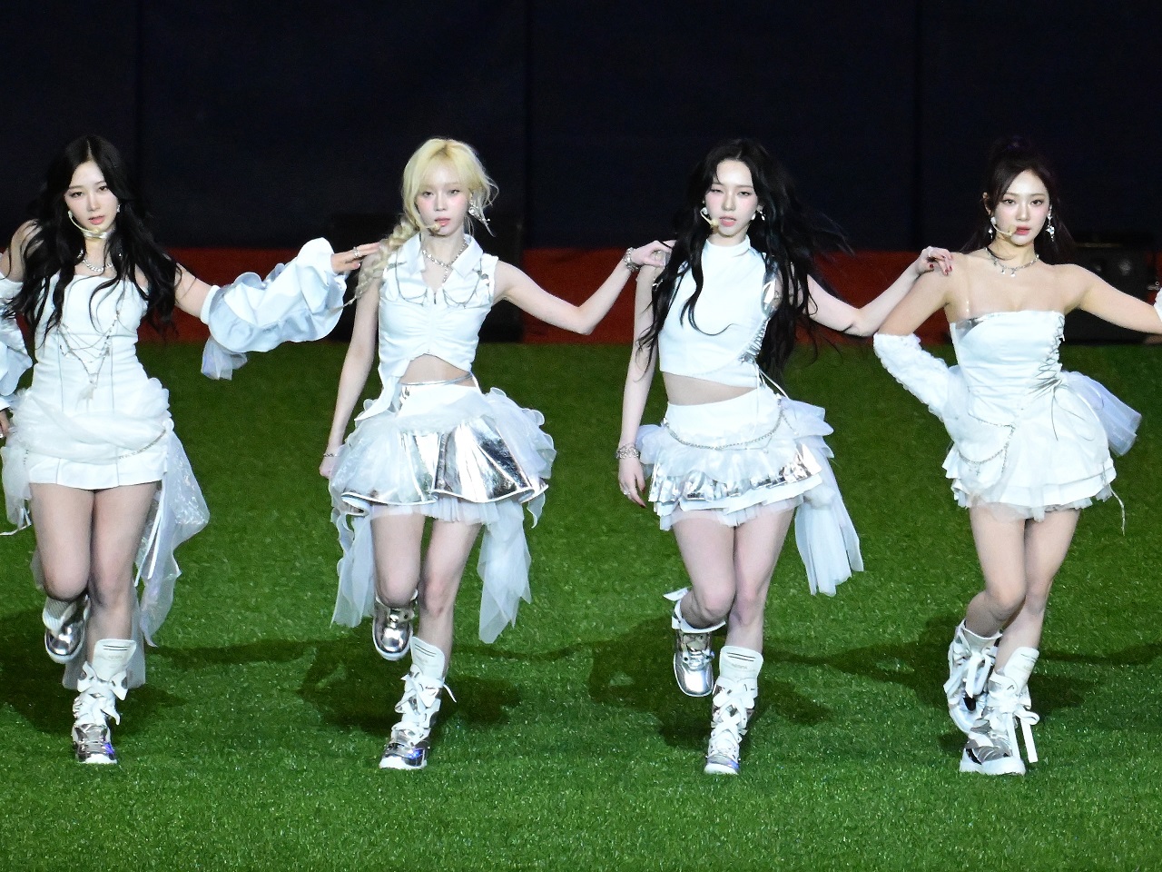 大谷翔平の前で！メジャーリーグ韓国開幕戦、aespaがオープニングを堂々と飾り存在感「応援する」