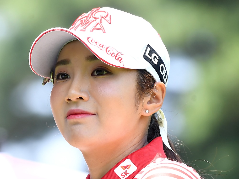日本で愛された韓国女子ゴルファーのイ・ボミ、花束抱えたスマイルSHOTに反響「美しすぎて…」【PHOTO】