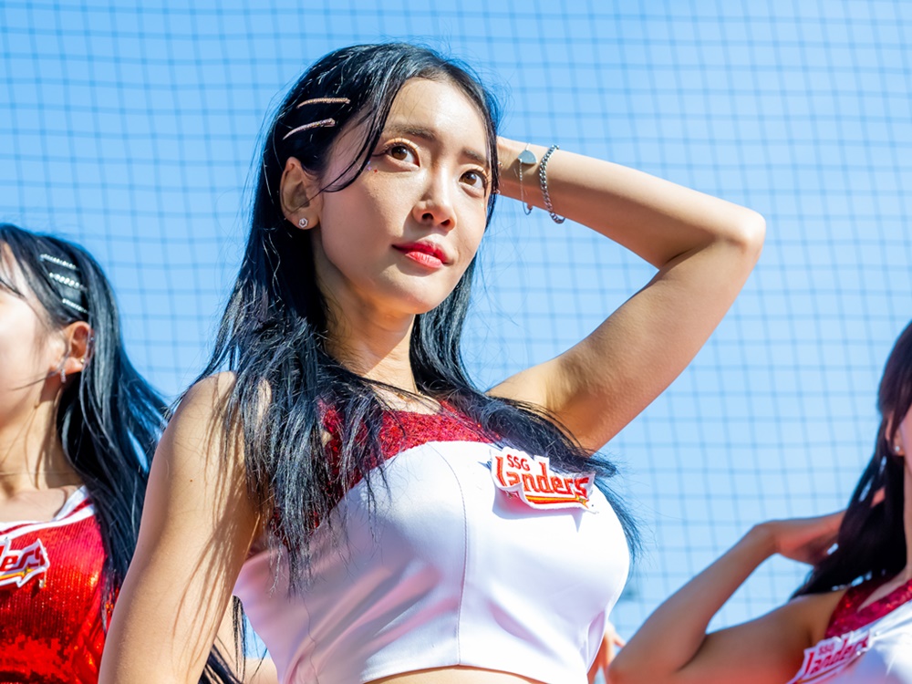 旦那が羨ましい…韓国プロ野球チアがラブラブ結婚式SHOT公開、“甘々キス”も披露で反響続々【PHOTO】