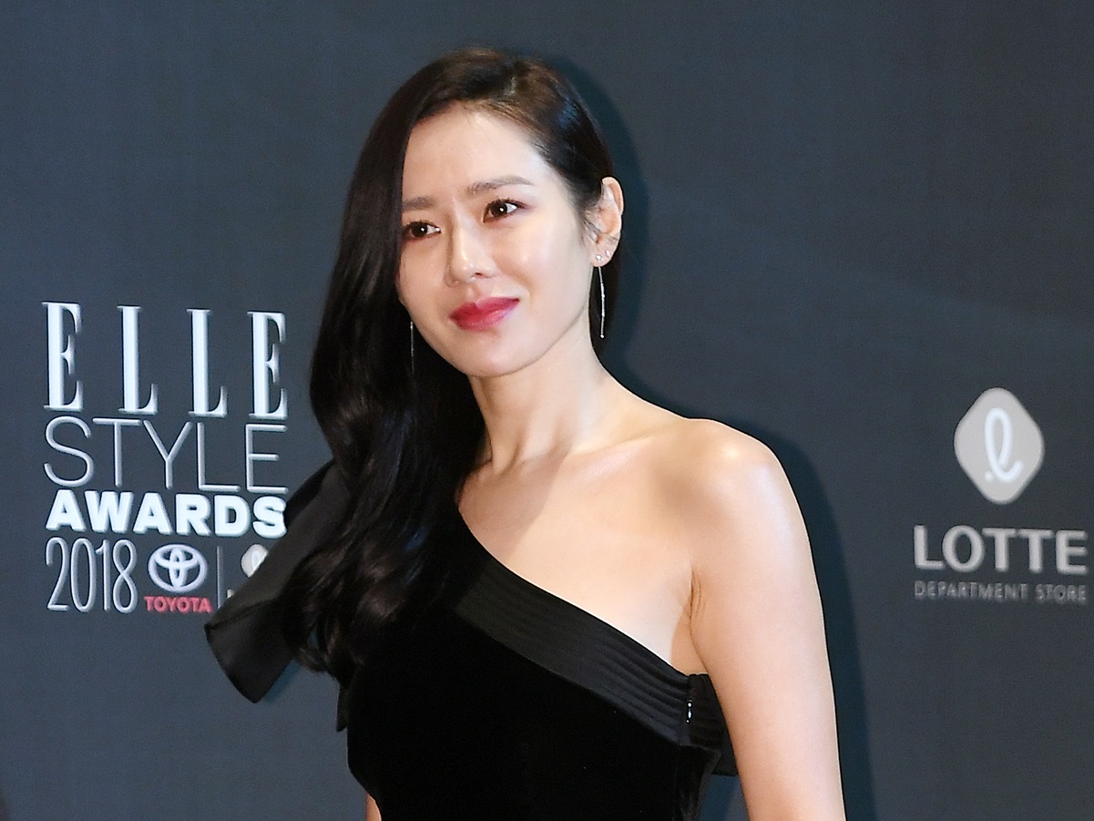 ソン・イェジンはやはり“韓国代表”女優だった…映画祭側が「特別展」を開催！出産後初のレッドカーペットにも期待