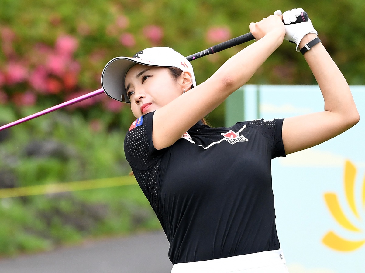 “満面笑顔”と“不変の美貌”！韓国女子ゴルファー、イ・ボミの最新SHOTに「可愛すぎ」と大絶賛【PHOTO】