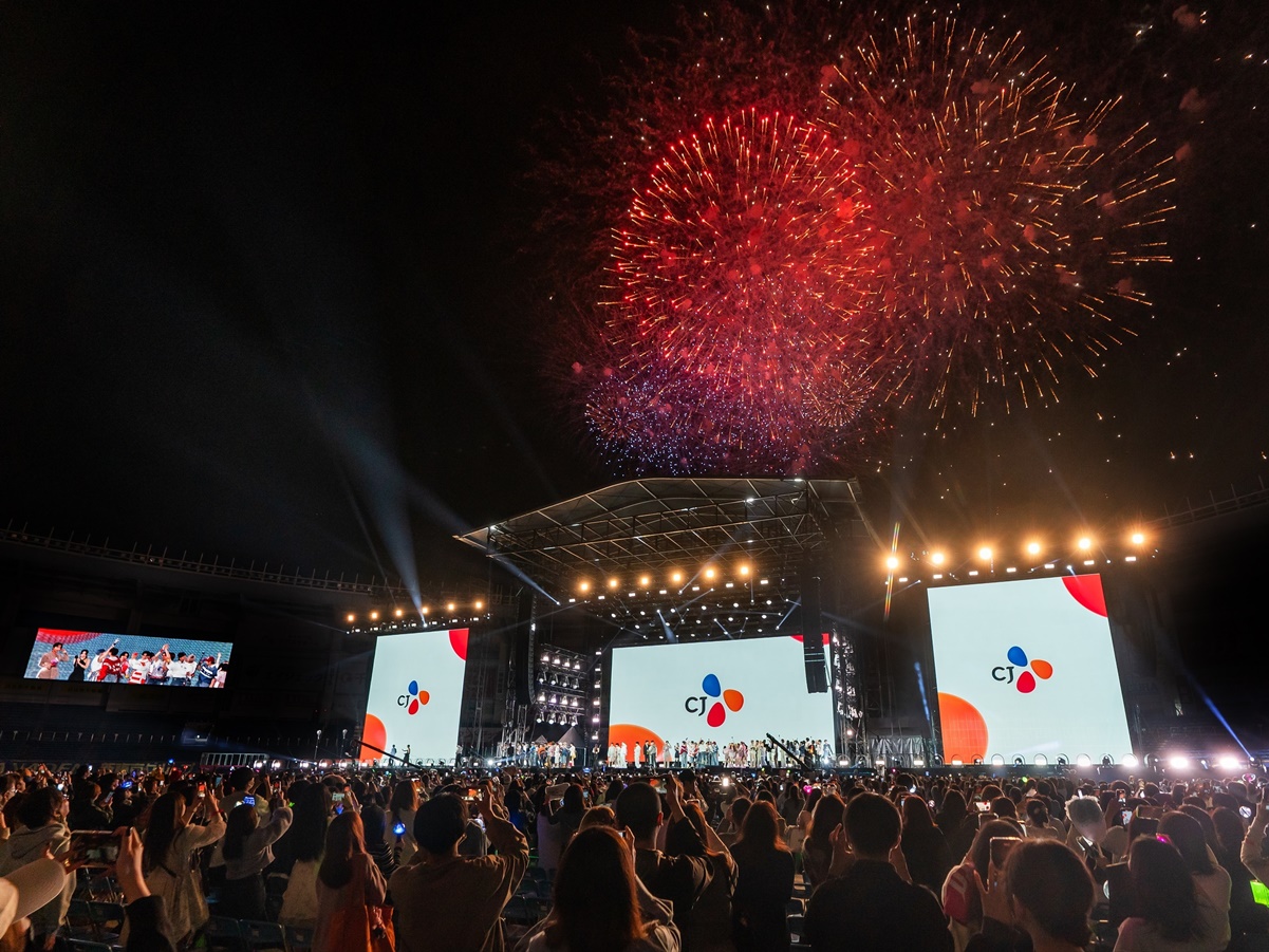 JO1が東方神起、＆TEAMがBTS、ILLITがTWICEをカバー！大熱狂の「KCON JAPAN 2024」最終日【PHOTO】