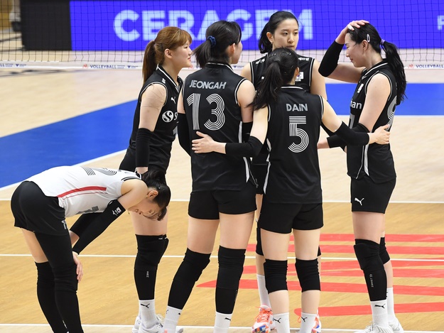 日本がストレート勝ちした相手にフルセット負け…「30連敗」脱した韓国女子バレー、VNL連勝失敗