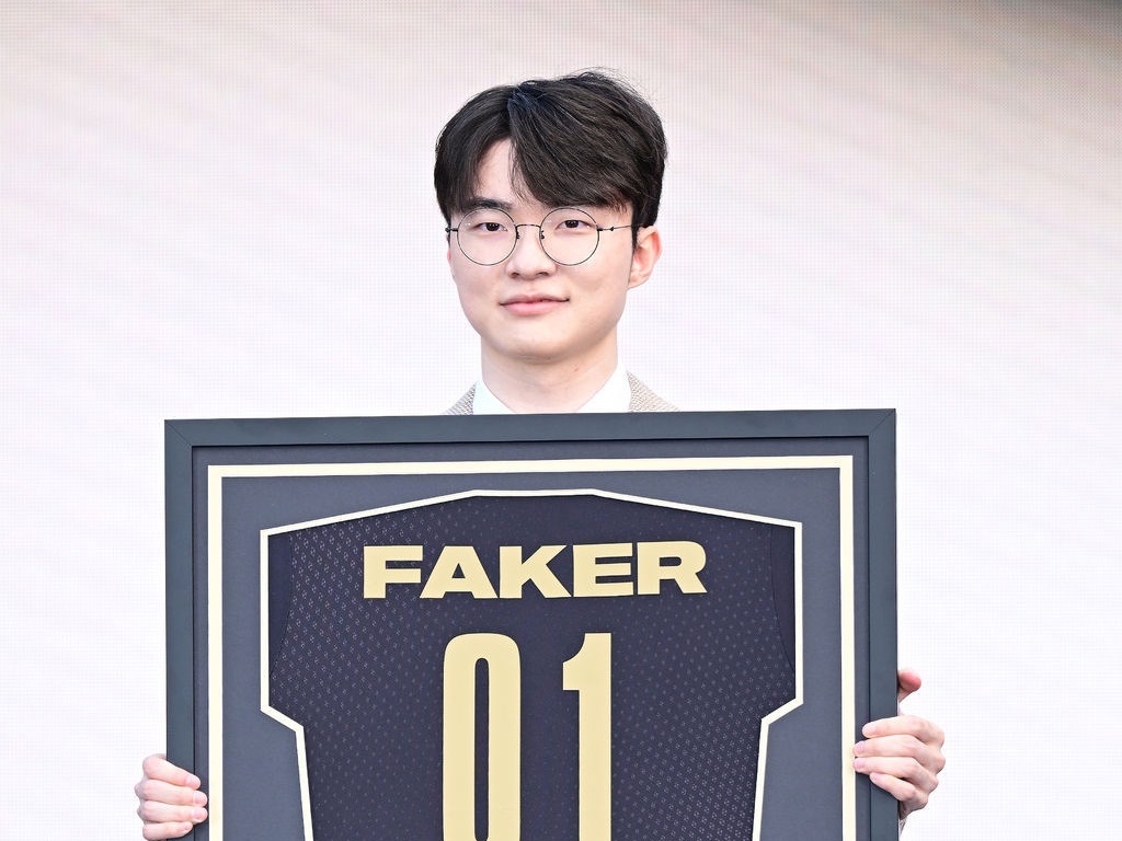 韓国の28歳プロゲーマー、LoL初の殿堂入りの快挙！世界唯一のベンツ高級車贈呈も「当然のこと」