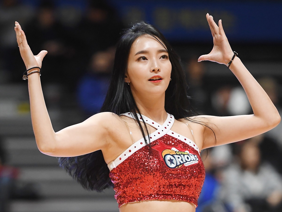 韓国プロ野球チア、プールで見せたスイムウェアSHOTに絶賛の声多数！「人魚姫かと…」【PHOTO】