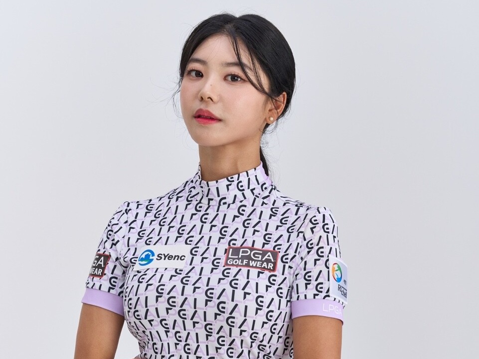 韓国のミス・コリア出身ゴルファー、“くっきり”なタイト目ポロシャツ姿に釘付け「女神ですか？」【PHOTO】
