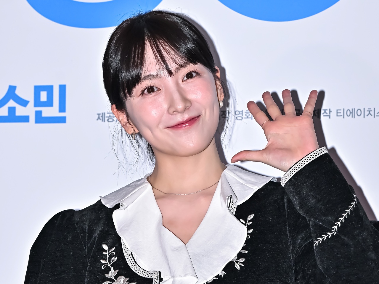 KARA・ジヨン、“スラリ美脚”のミニ丈コスプレSHOTに視線集中！愛らしいビジュアルでファン魅了【PHOTO】