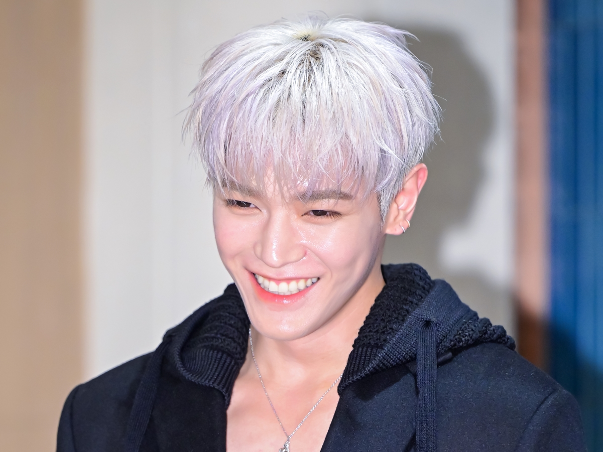 NCT・テヨン、除隊当日の“軍服SHOT”公開！晴れやかな笑顔にファン胸熱「おかえり」【PHOTO】