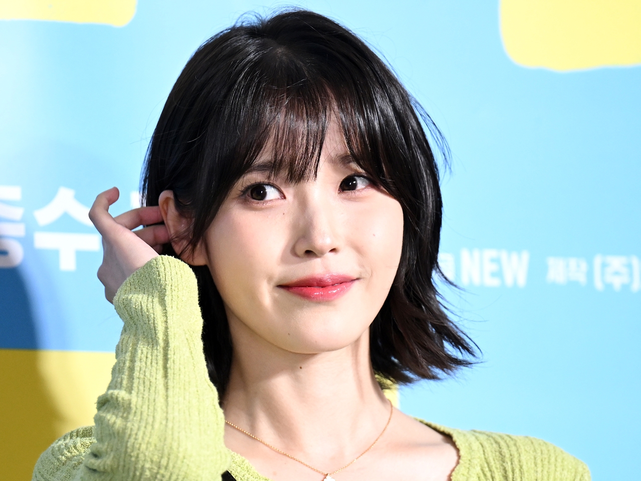 歌手IU、100人超えスタッフ全員にビジネスクラス航空券プレゼント！「おかげでくつろぎながら…」