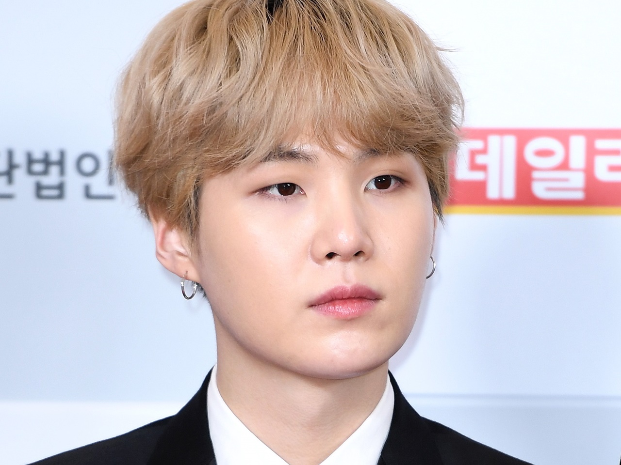 飲酒運転のBTS・SUGA、グループ脱退を求める声と擁護する意見でファンが激しく対立…混迷を深める