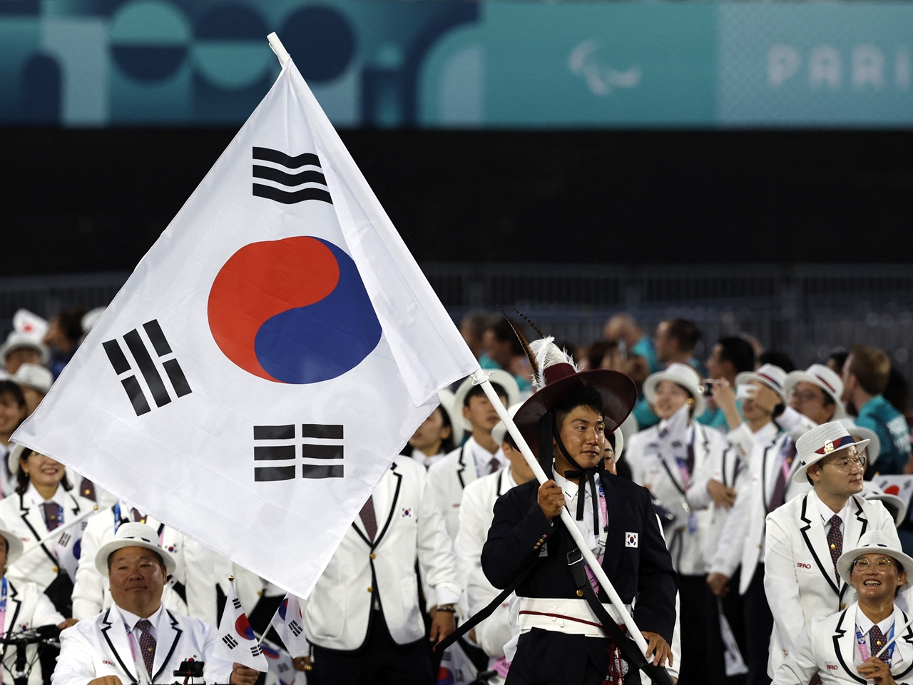 パリ五輪で「北朝鮮」と間違えられた韓国、パラリンピック開会式では？選手は明るい表情で入場