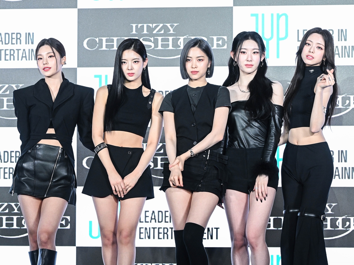 ITZY、完璧ビジュアルを披露！5人5色の個性が輝く新ALコンセプトフォト公開