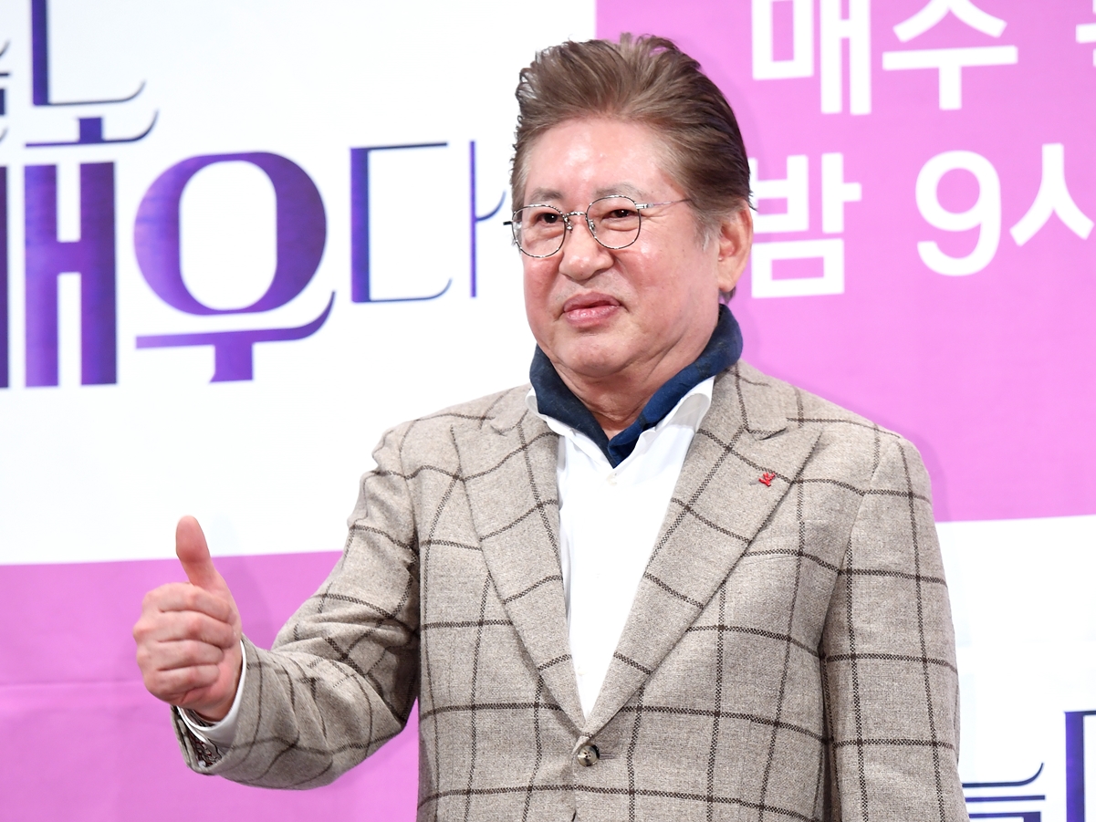 “39歳下女性”との間に76歳で息子をもうけた韓国ベテラン俳優（78）、終活中？「遺影写真を撮った」