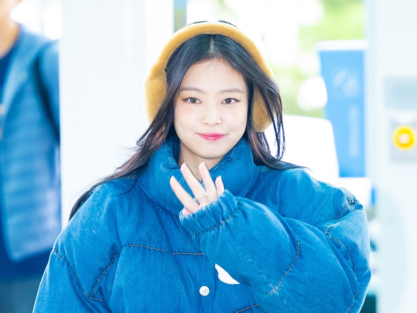 本日来日！BLACKPINK・ジェニー、日本出発前の私服ファッションに絶賛の声【PHOTO】