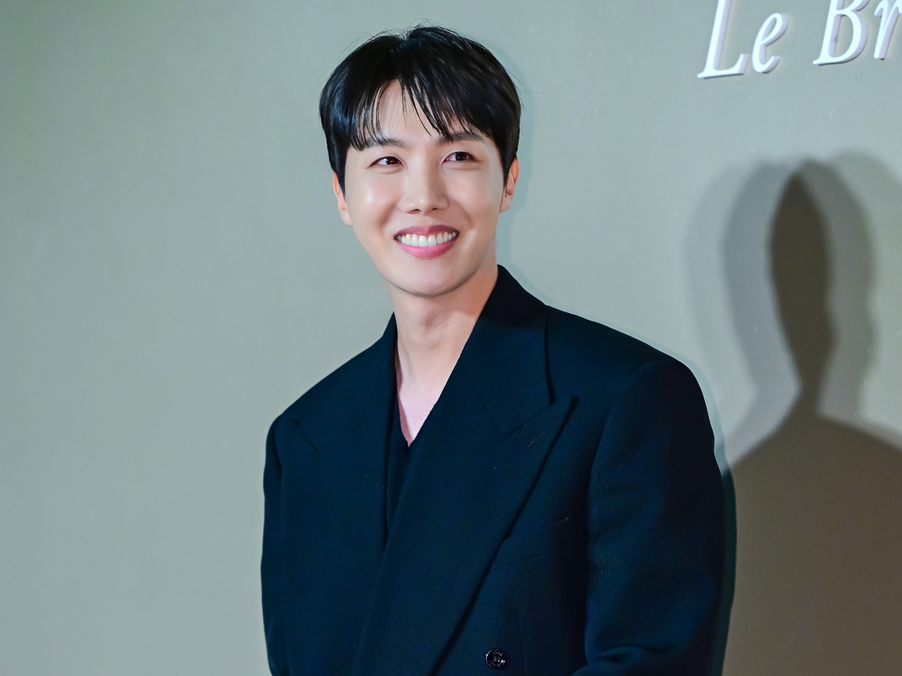 BTS・J-HOPE、事務所先輩のラジオにゲスト出演！練習生時代のエピソードなどを披露