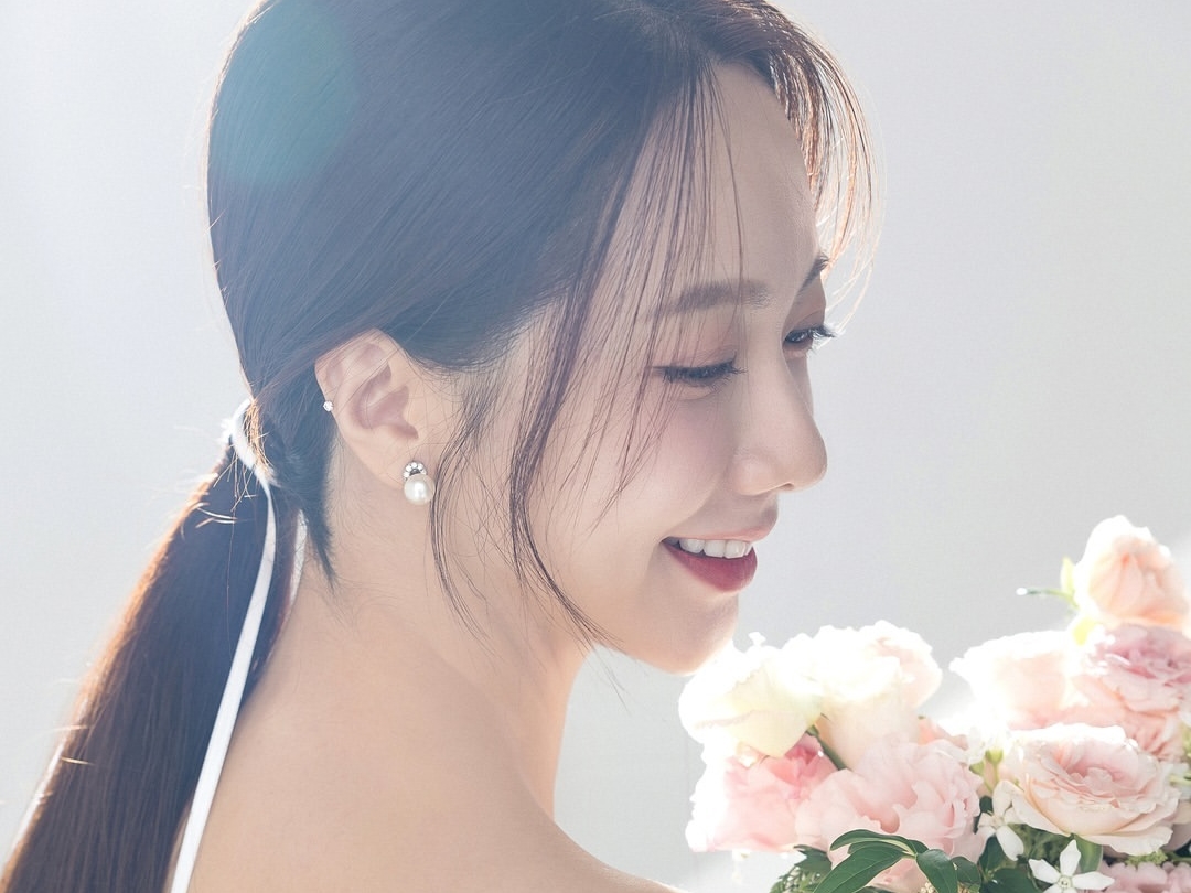 祝福の声続々！韓国の女子アナウンサー、SNSで結婚発表 美しすぎるウェディングドレス姿も公開