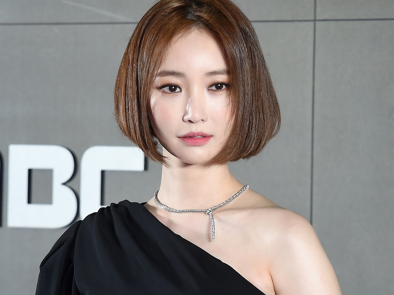 「性接待」という最悪のデマを改めて否定した“ショートカット美人”韓国女優、初演劇の感想伝える